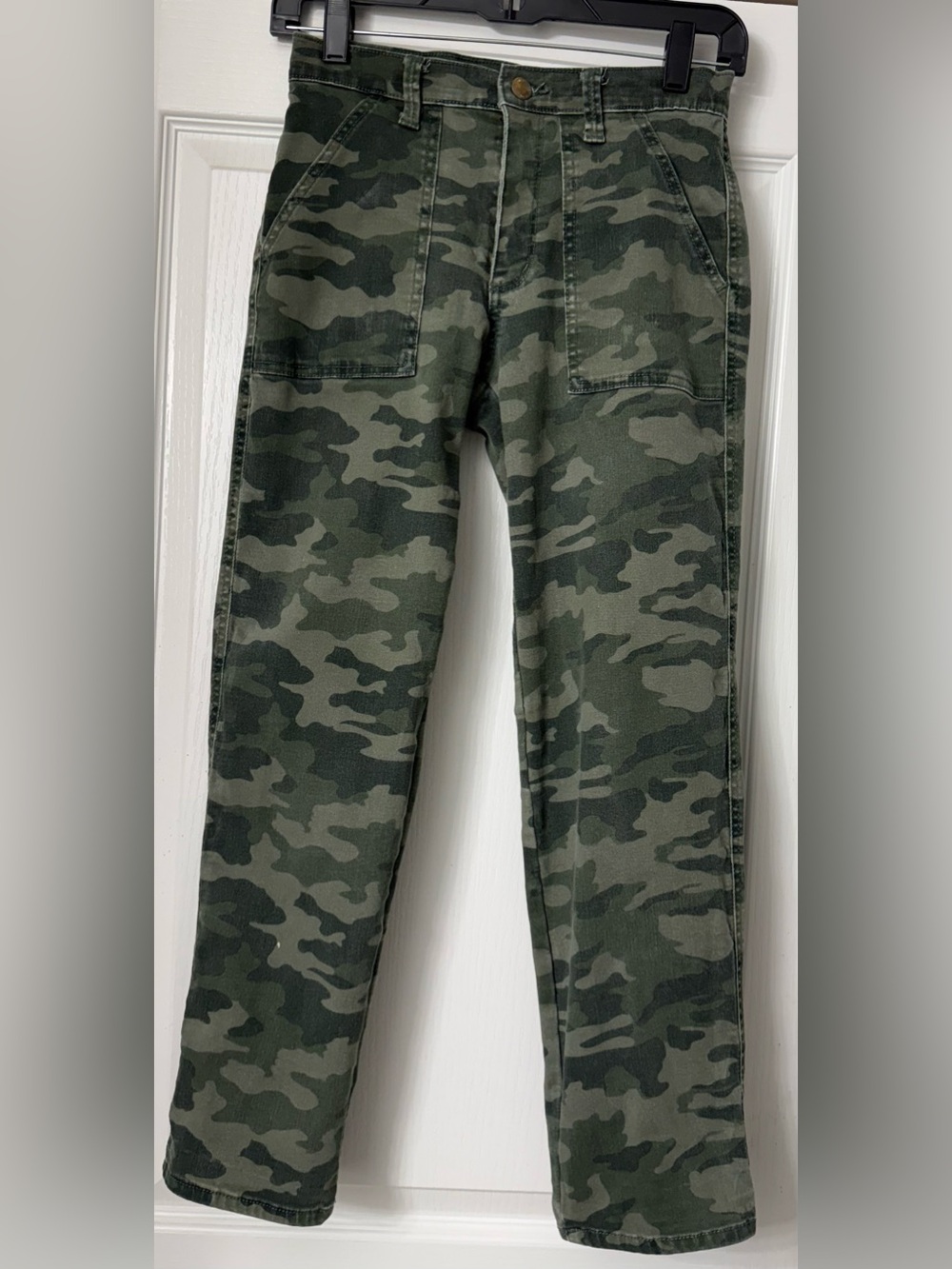Universal Thread Green Camo Straight-Leg Stretchy Jeans